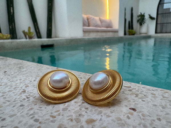 Clio Pearl Stud Earrings5.0