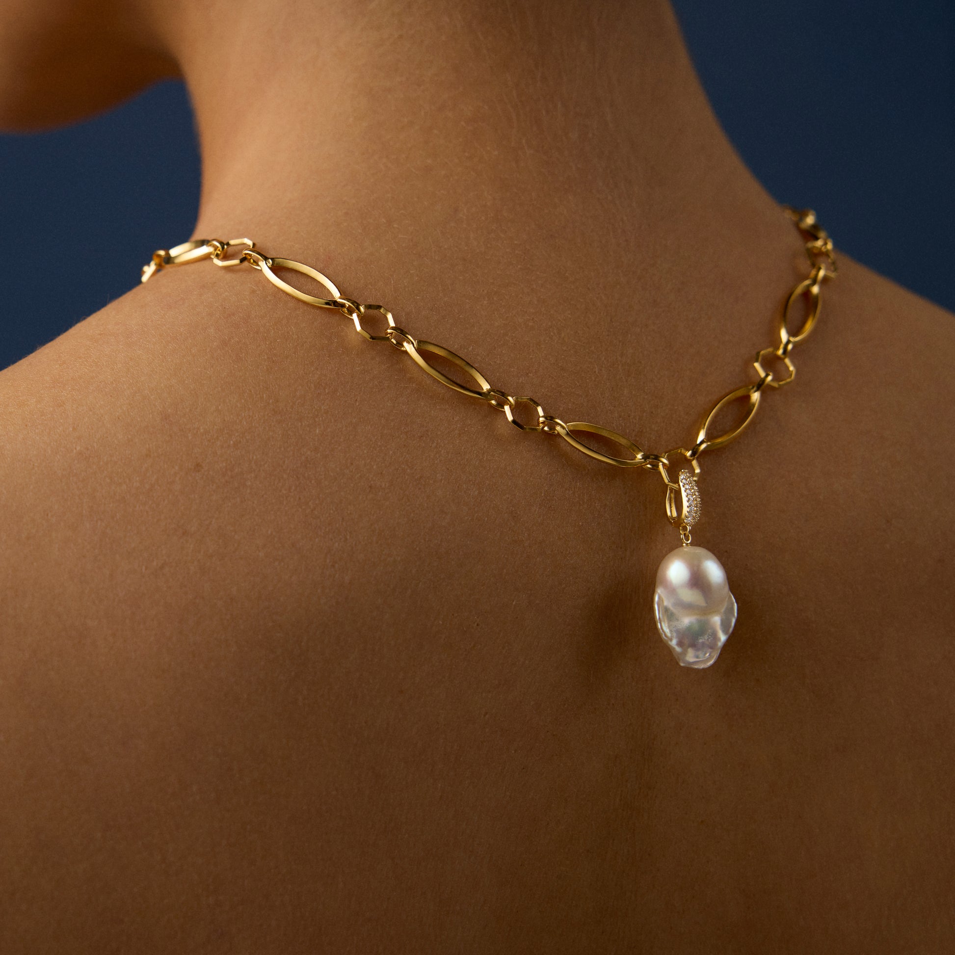 Levé Pearl Pendant Gold
